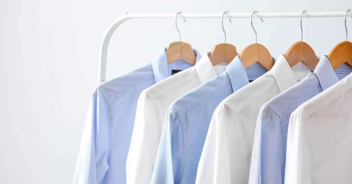 Professioneel gekleed in de zomer: zo blijf je representatief als ambtenaar bij warm weer